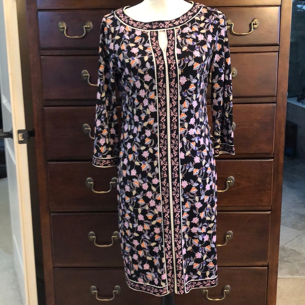 WISP Sz 4 dress in black with floral pattern.  V in fromgat neckline. Beautiful